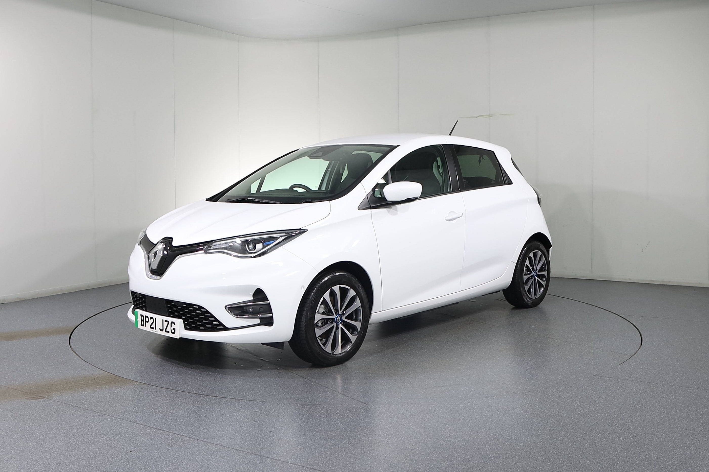 white renault zoe